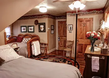 The Queen, A Victorian Bed & Breakfast hotel thumbnail 3