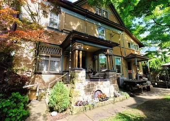 The Queen, A Victorian Bed & Breakfast hotel thumbnail 7