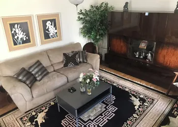 The Queen, A Victorian Bed & Breakfast hotel thumbnail 8