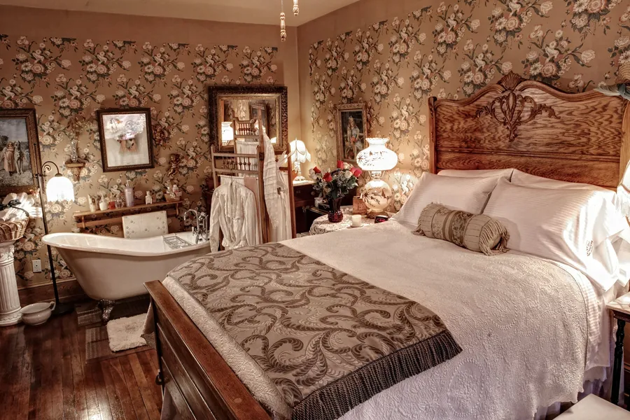 The Queen, A Victorian Bed & Breakfast hotel detail image 6