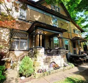 The Queen, A Victorian Bed & Breakfast hotel detail image 7