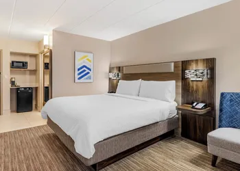 Holiday Inn Express Chicago-Downers Grove by IHG hotel thumbnail 5