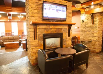 Twin Pine Inn & Suites hotel thumbnail 4