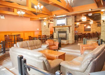 Twin Pine Inn & Suites hotel thumbnail 5