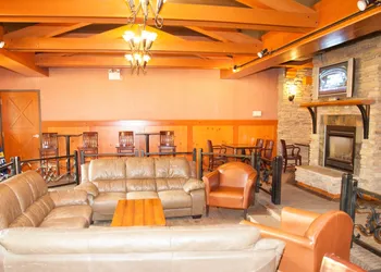 Twin Pine Inn & Suites hotel thumbnail 6