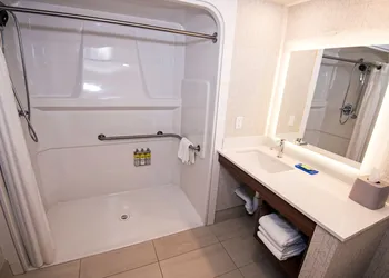 Holiday Inn Express Hotel & Suites Hinton by IHG hotel thumbnail 4
