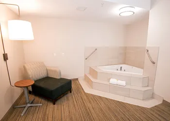 Holiday Inn Express Hotel & Suites Hinton by IHG hotel thumbnail 8