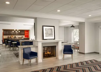 Hampton Inn & Suites Cape Cod-West Yarmouth hotel thumbnail 3