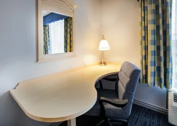 Hampton Inn & Suites Cape Cod-West Yarmouth hotel thumbnail 5