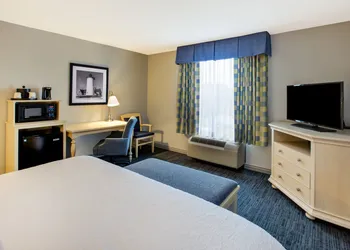 Hampton Inn & Suites Cape Cod-West Yarmouth hotel thumbnail 7