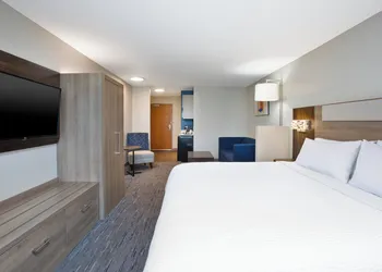 Holiday Inn Express & Suites Buffalo by IHG hotel thumbnail 6