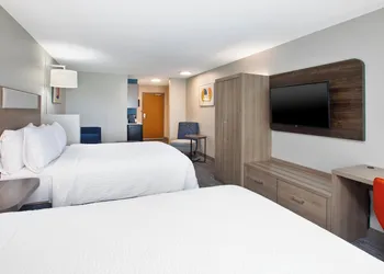 Holiday Inn Express & Suites Buffalo by IHG hotel thumbnail 7
