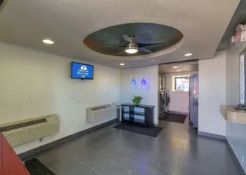 Americas Best Value Inn Amarillo Airport hotel thumbnail 2