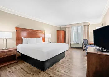 Baymont by Wyndham Madisonville hotel thumbnail 4