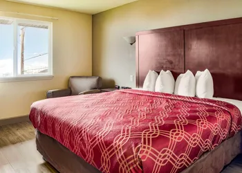 Econo Lodge Newport hotel thumbnail 2