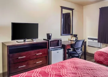 Econo Lodge Newport hotel thumbnail 6