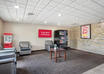 Red Roof Inn PLUS+ & Suites Vicksburg hotel thumbnail 2