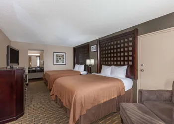 Super 8 by Wyndham Atoka hotel thumbnail 8