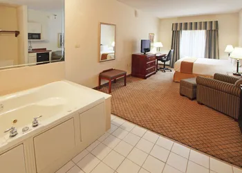Holiday Inn Express Hotel & Suites Camden by IHG hotel thumbnail 3