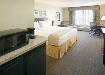 Holiday Inn Express & Suites Eagle Pass by IHG hotel thumbnail 5