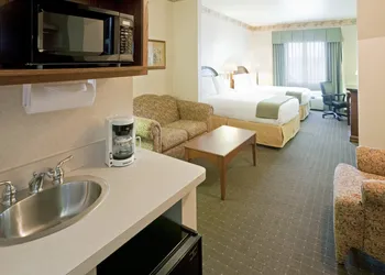 Holiday Inn Express & Suites Eagle Pass by IHG hotel thumbnail 6