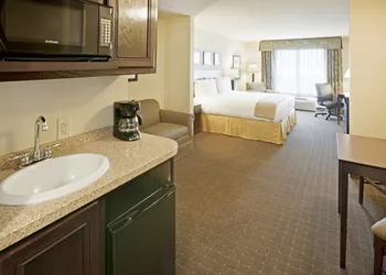 Holiday Inn Express & Suites Eagle Pass by IHG hotel thumbnail 7