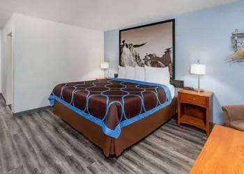 Super 8 by Wyndham Clayton hotel thumbnail 4