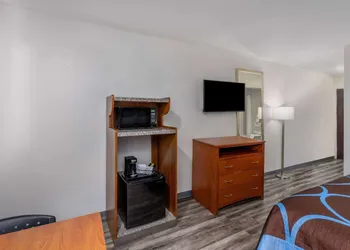 Super 8 by Wyndham Clayton hotel thumbnail 5