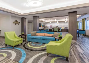 Days Inn & Suites by Wyndham Katy hotel thumbnail 2