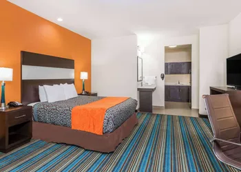 Days Inn & Suites by Wyndham Katy hotel thumbnail 4