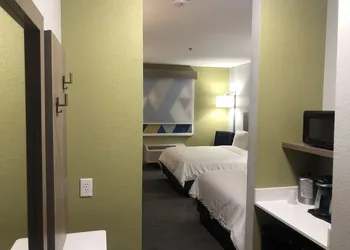Holiday Inn Express & Suites Woodward by IHG hotel thumbnail 4