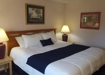 Eastern Inn & Suites hotel thumbnail 3