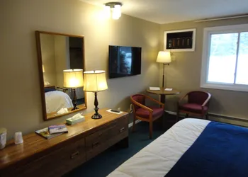Eastern Inn & Suites hotel thumbnail 4