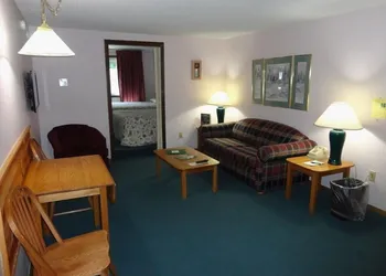 Eastern Inn & Suites hotel thumbnail 8