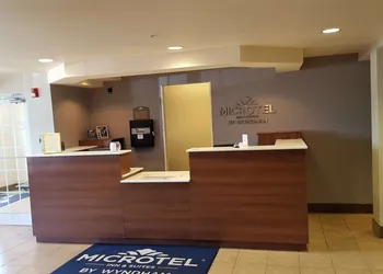 Microtel Inn & Suites by Wyndham Bellevue/Omaha hotel thumbnail 2