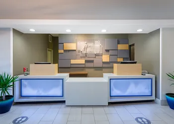 Holiday Inn Express Hotel & Suites Weston by IHG hotel thumbnail 2