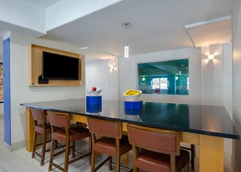 Holiday Inn Express Hotel & Suites Weston by IHG hotel thumbnail 4