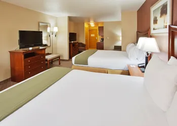 Holiday Inn Express & Suites Willows by IHG hotel thumbnail 2