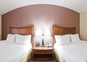 Holiday Inn Express & Suites Willows by IHG hotel thumbnail 5