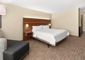 Holiday Inn Express & Suites Willows by IHG hotel thumbnail 7