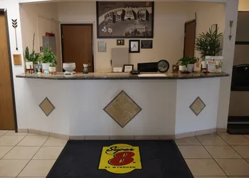 Super 8 by Wyndham Price hotel thumbnail 2