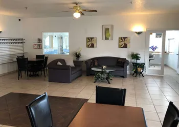 Super 8 by Wyndham Price hotel thumbnail 4