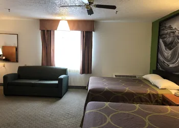 Super 8 by Wyndham Price hotel thumbnail 7