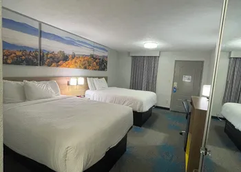 Days Inn by Wyndham Savannah hotel thumbnail 7