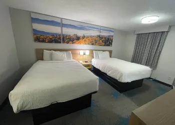 Days Inn by Wyndham Savannah hotel thumbnail 8