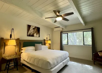 Hidden Valley Inn hotel thumbnail 4