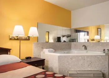 Brookville Inn hotel thumbnail 2