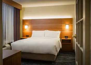 Holiday Inn Express Hotel & Suites Wausau by IHG hotel thumbnail 3