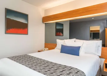 Microtel Inn & Suites by Wyndham Springfield hotel thumbnail 5