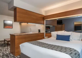 Microtel Inn & Suites by Wyndham Springfield hotel thumbnail 8
